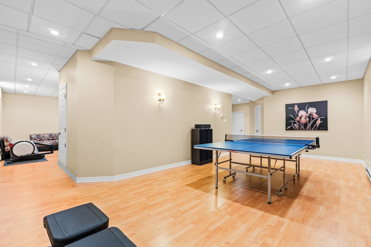 Salle de jeux — 3928, Rue du Commissaire, Laval (Duvernay), H7E5H4, Laval (Duvernay)