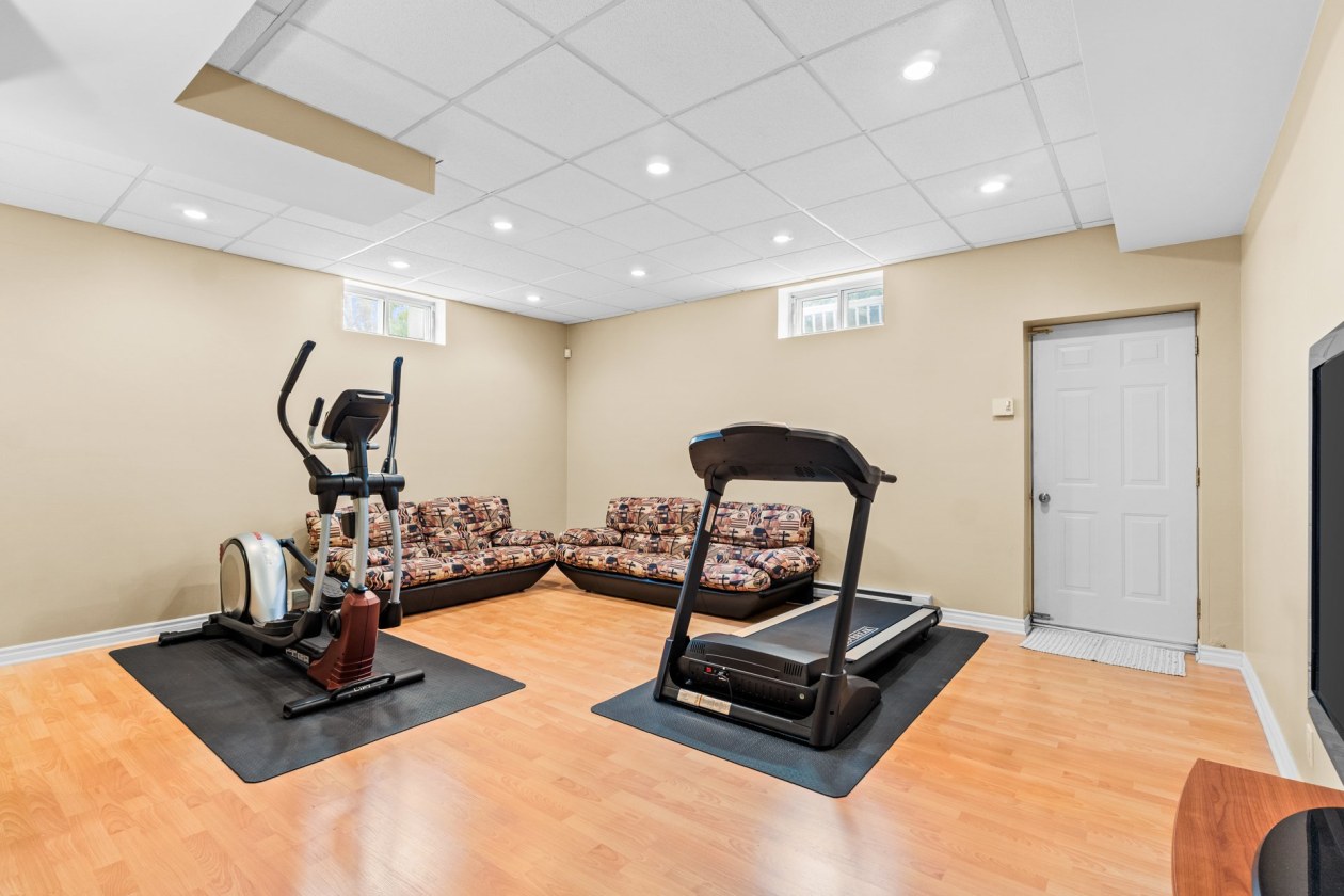 Salle familiale — 3928, Rue du Commissaire, Laval (Duvernay), H7E5H4, Laval (Duvernay)
