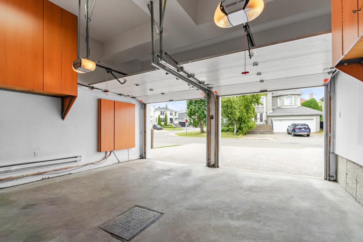 Garage — 3928, Rue du Commissaire, Laval (Duvernay), H7E5H4, Laval (Duvernay)