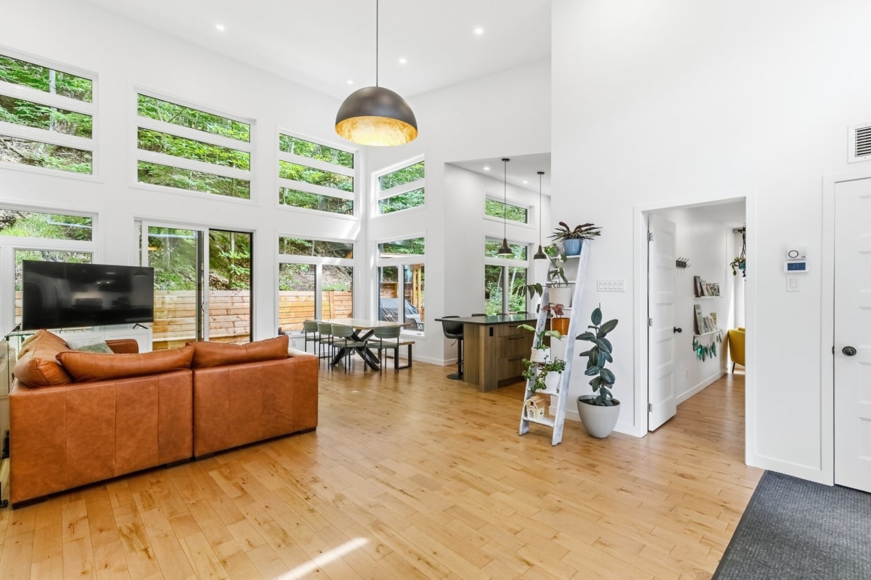 Salon — 471 Ch. du Lac-Breton, Saint-Sauveur