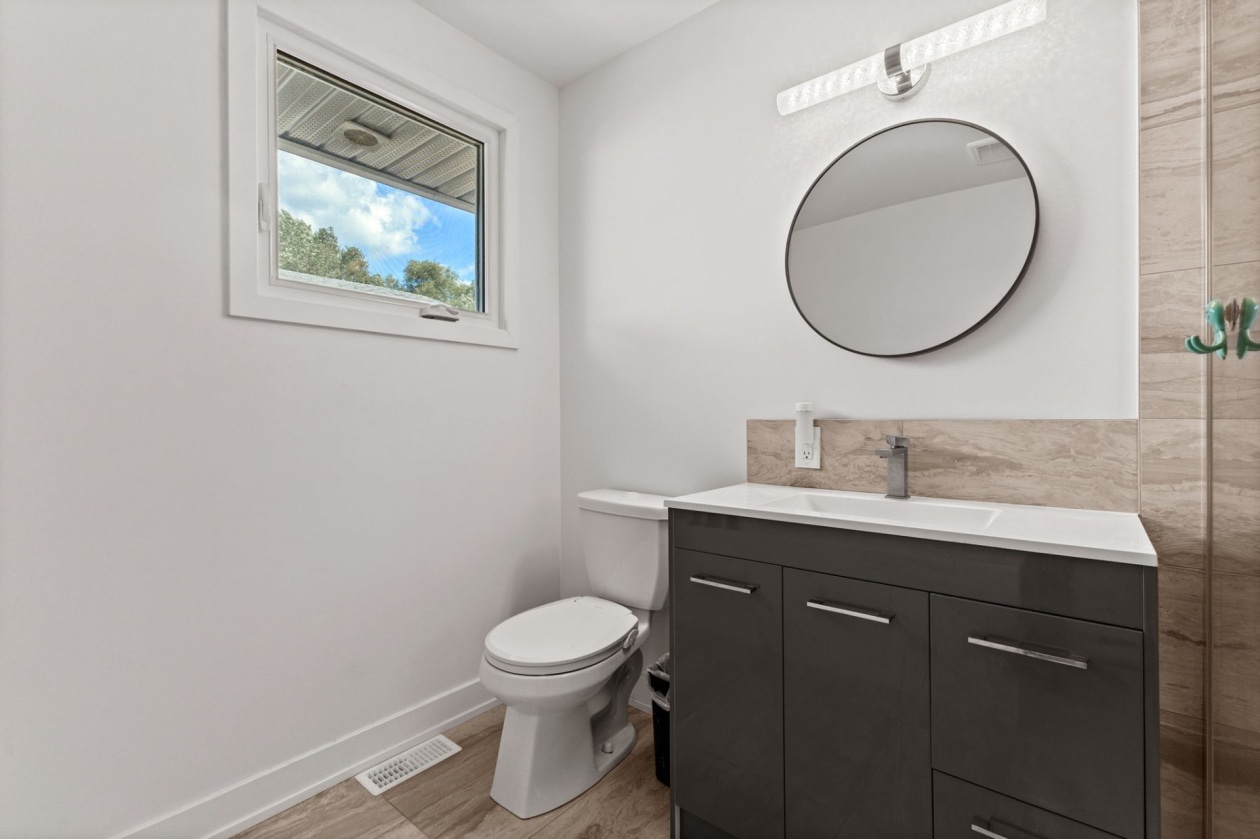 Salle de bains — 270 - 272 Rue Riviera, Gatineau