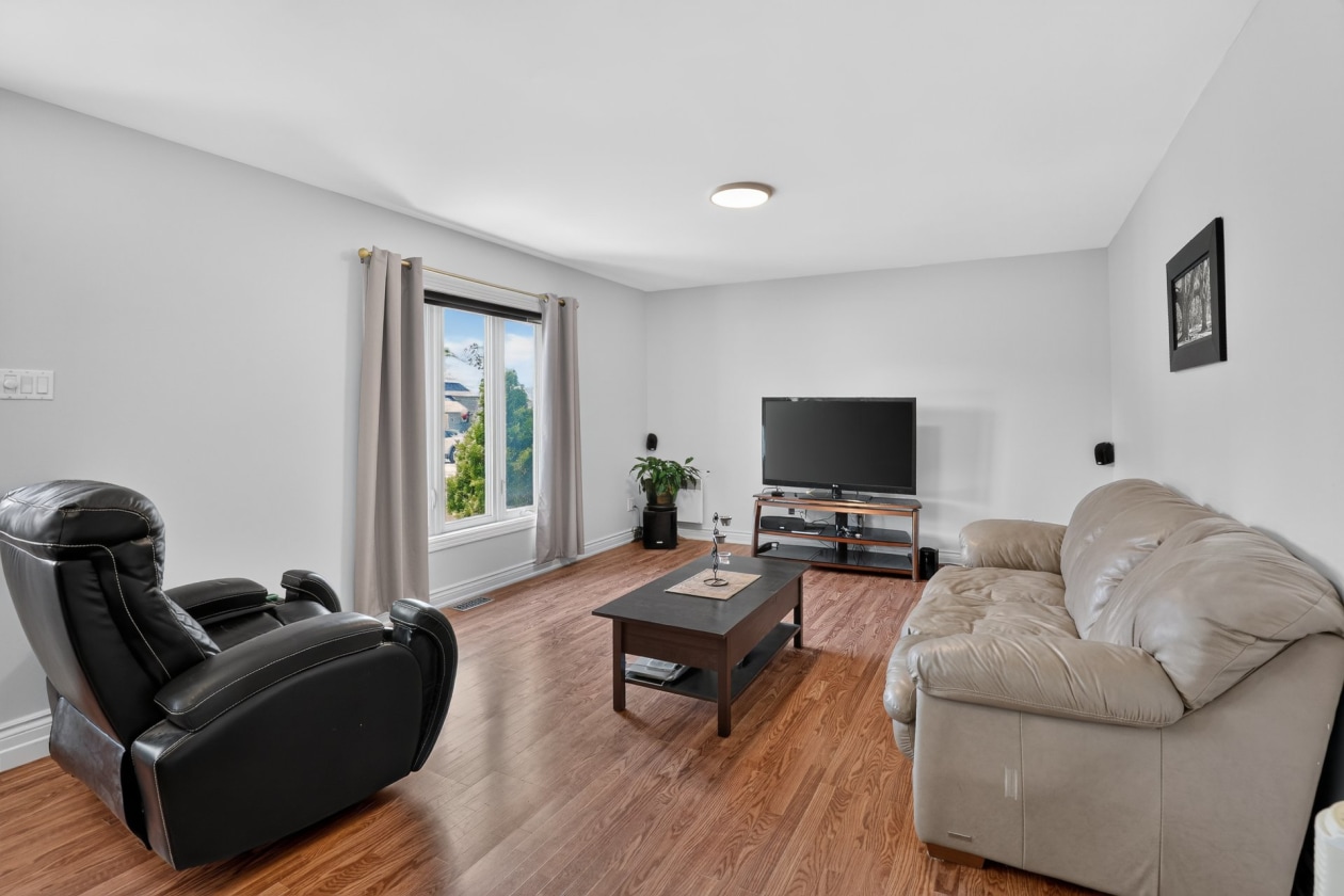Salon — 545 Rue Patrice, Saint-André-Avellin