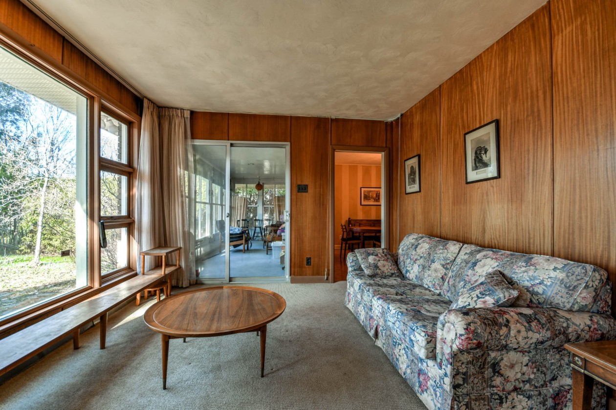 Salon — 603 Rue Owens, Montebello