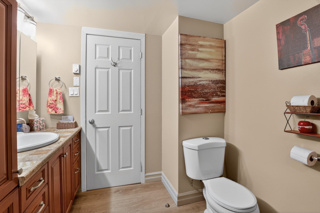Salle de bains — 16 - 16A Rue Lanthier, Saint-André-Avellin