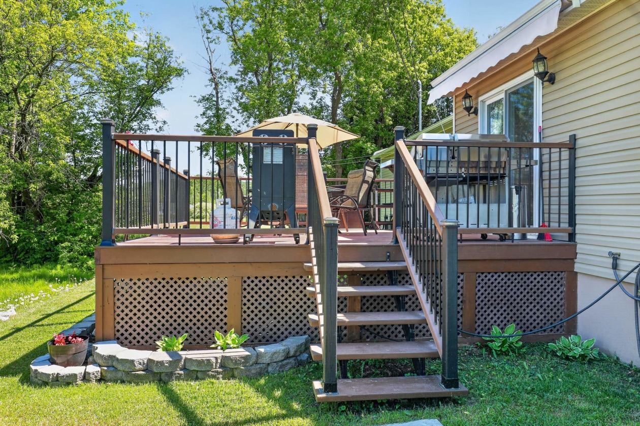 Terrasse — 16 - 16A Rue Lanthier, Saint-André-Avellin