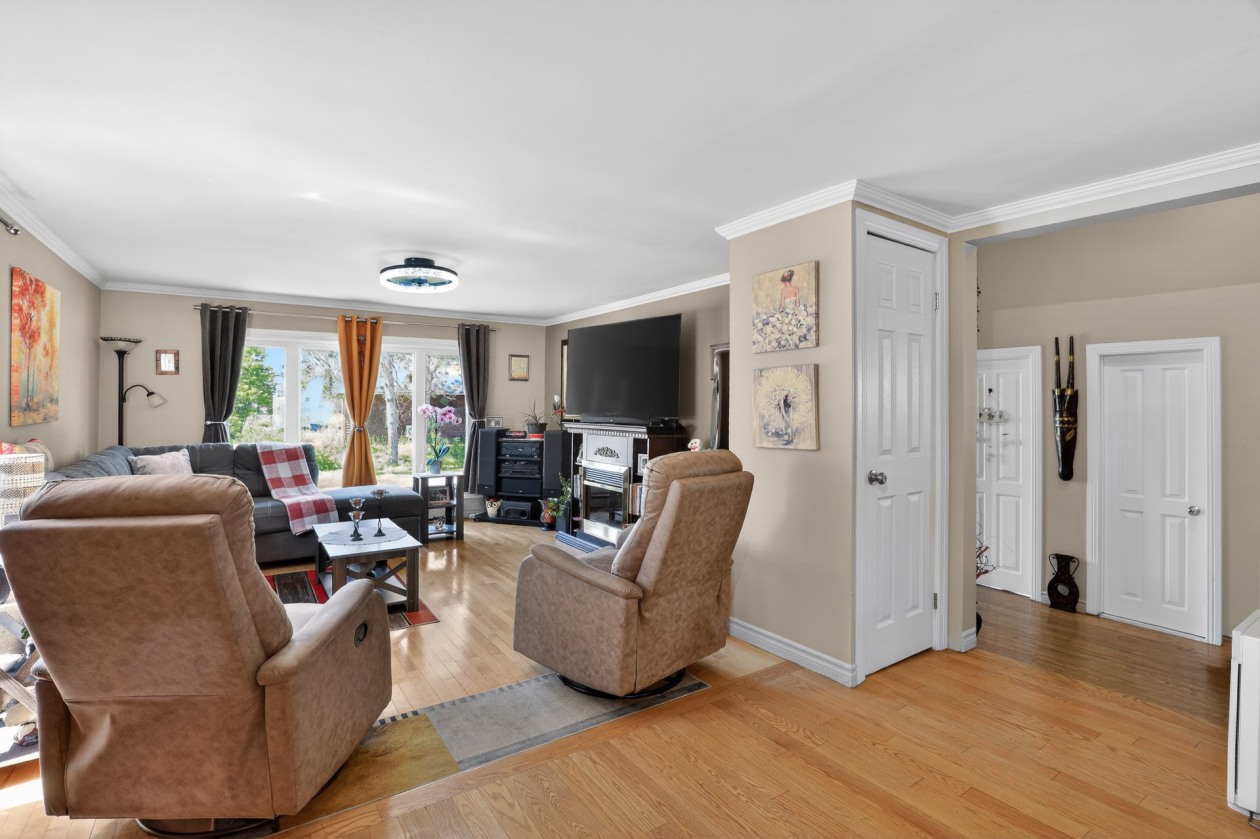Salon — 16 - 16A Rue Lanthier, Saint-André-Avellin