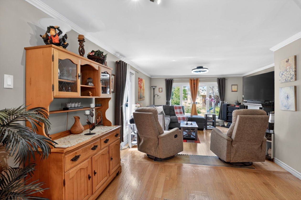 Salon — 16 - 16A Rue Lanthier, Saint-André-Avellin