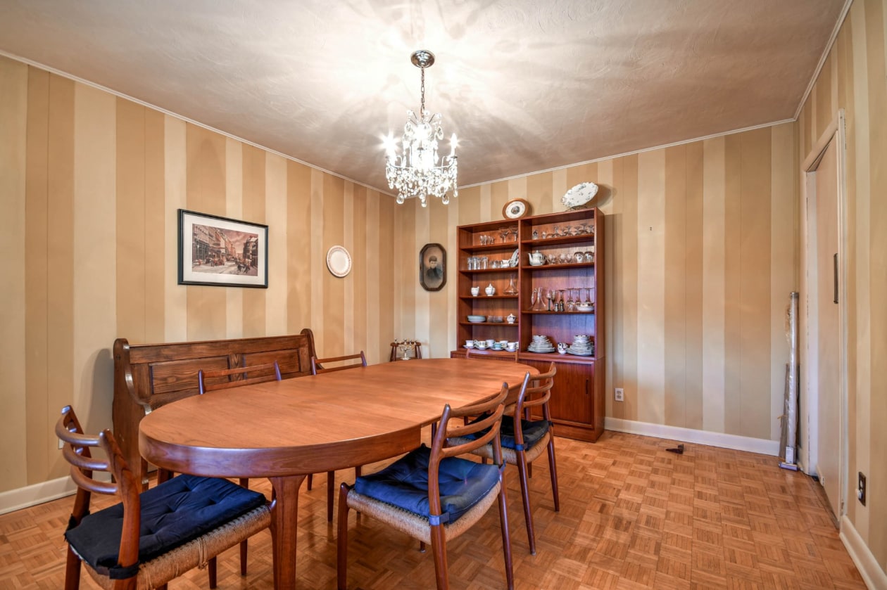 Salle à manger — 603 Rue Owens, Montebello