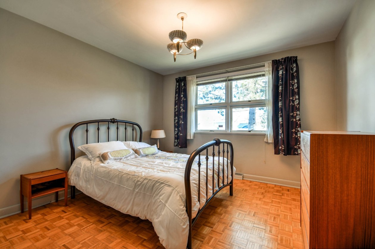 Chambre à coucher — 603 Rue Owens, Montebello