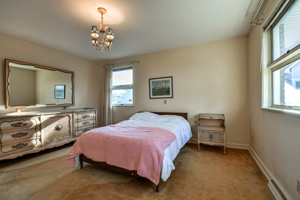 Chambre à coucher principale — 603 Rue Owens, Montebello