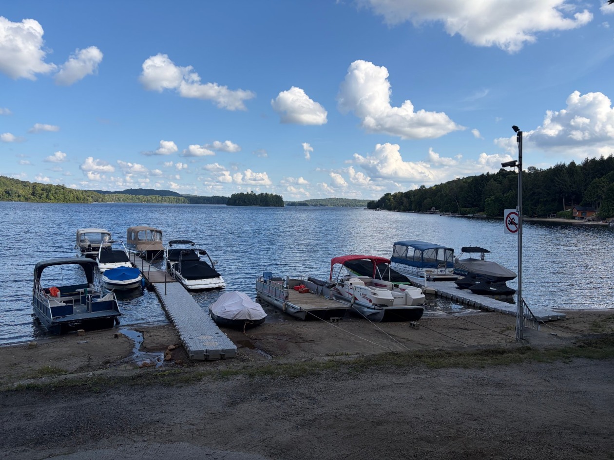 Accès au plan d'eau — Ch. du Tour-du-Lac, Lac-Simon