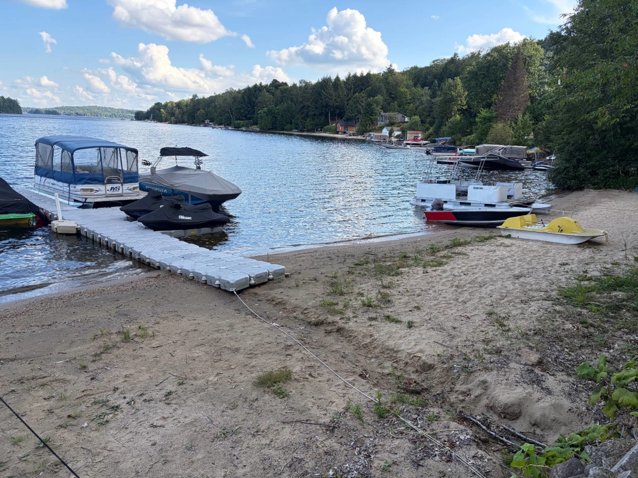 Accès au plan d'eau — Ch. du Tour-du-Lac, Lac-Simon