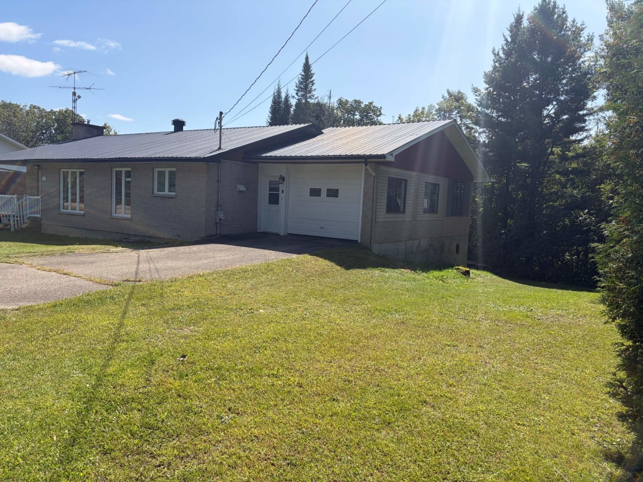 Façade — 2813 Route 148, Grenville-sur-la-Rouge