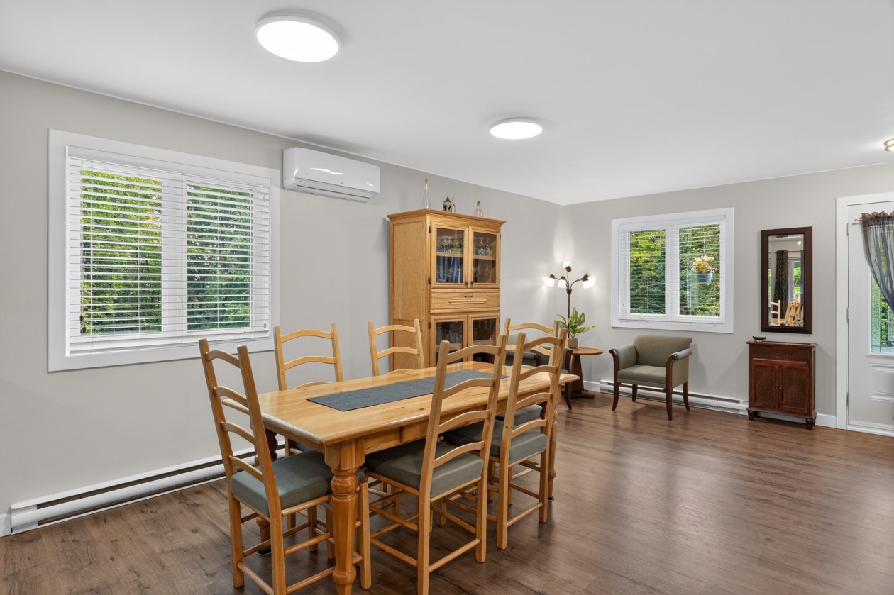 Salle à manger — 1207 Route 321, Duhamel
