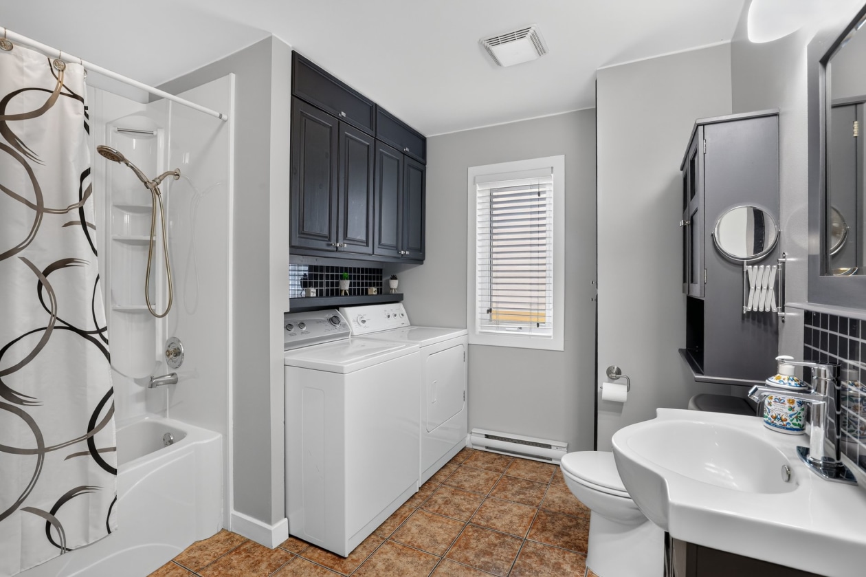 Salle de bains — 1207 Route 321, Duhamel