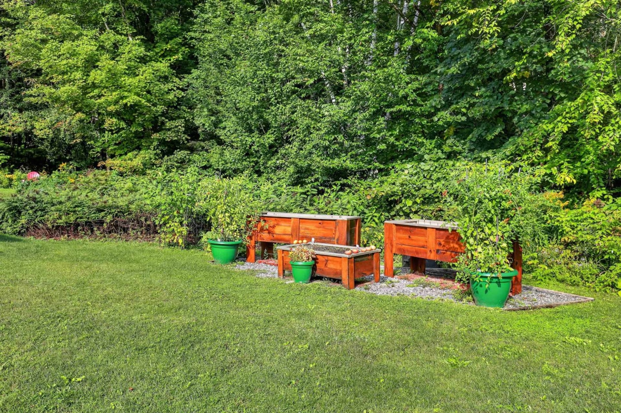 Cour — 1207 Route 321, Duhamel