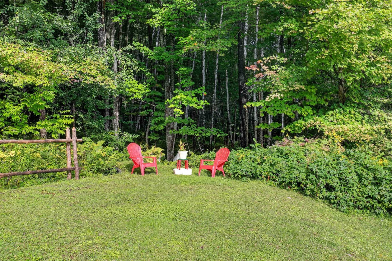 Cour — 1207 Route 321, Duhamel
