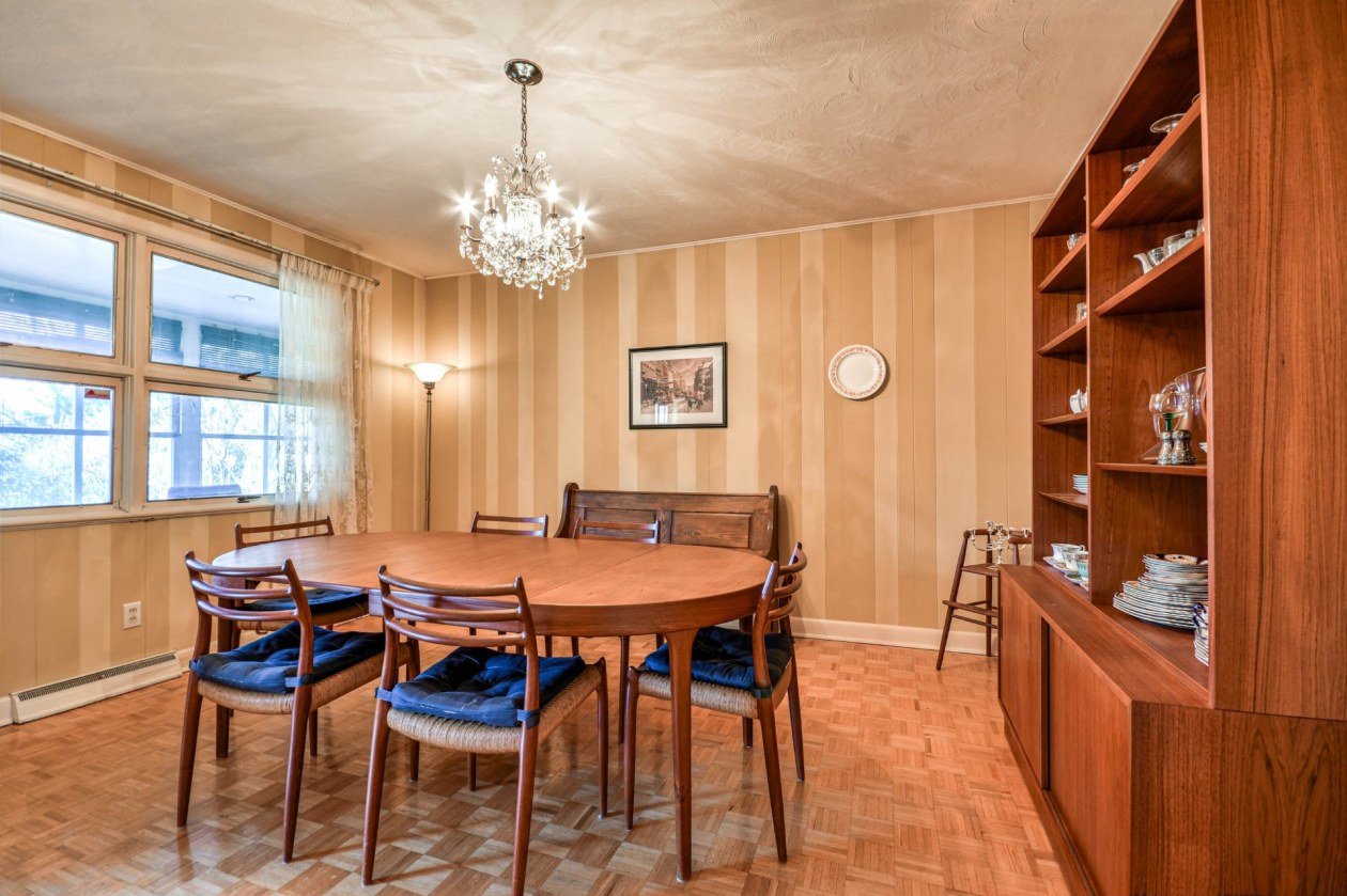 Salle à manger — 603 Rue Owens, Montebello