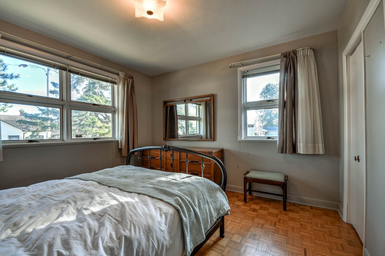 Chambre à coucher — 603 Rue Owens, Montebello