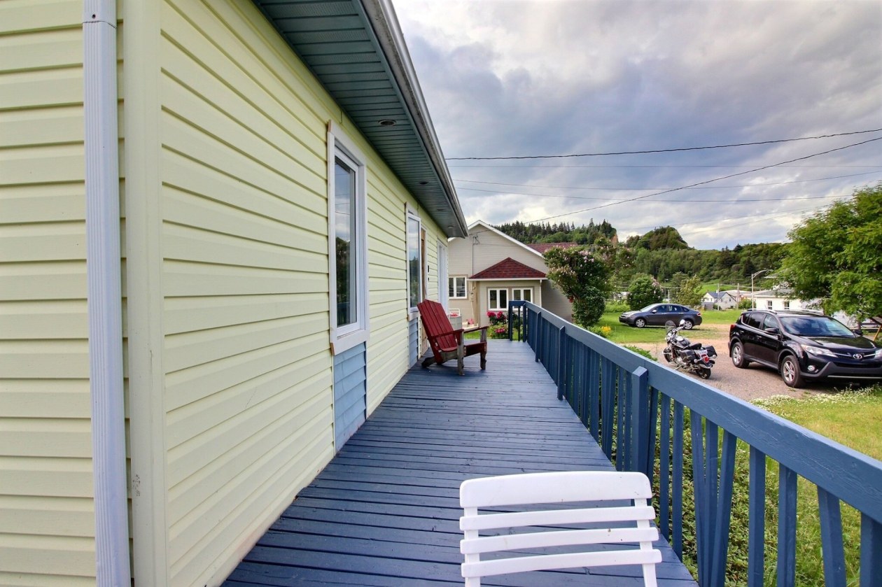Balcon — 86 Route 132 O., Percé