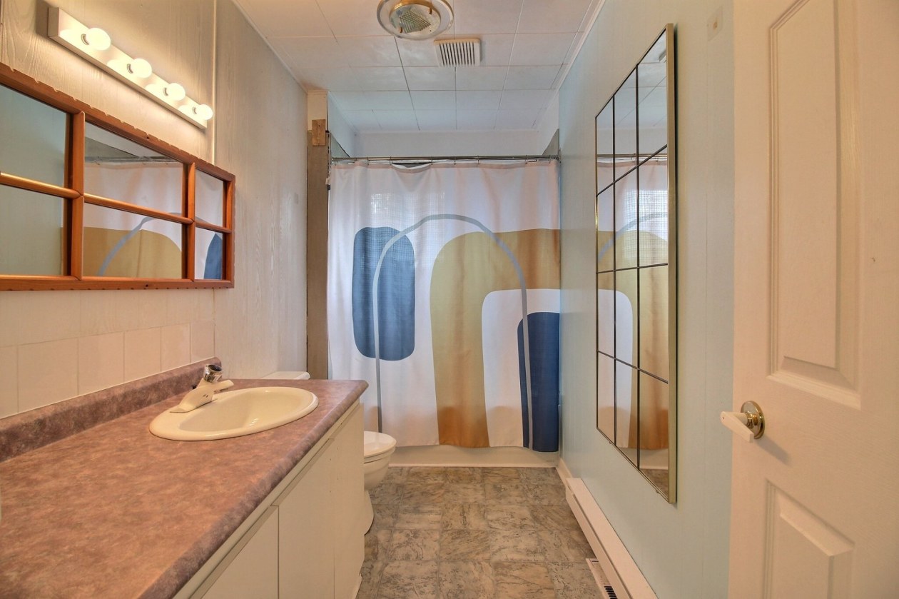 Salle de bains — 86 Route 132 O., Percé