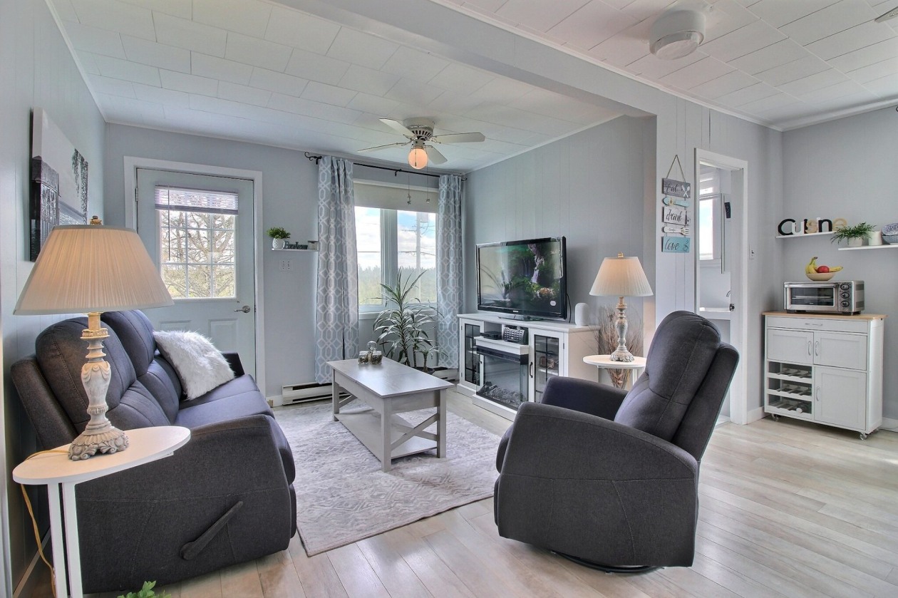 Salon — 1160, 2e Rang, Percé, G0C1G0, Percé