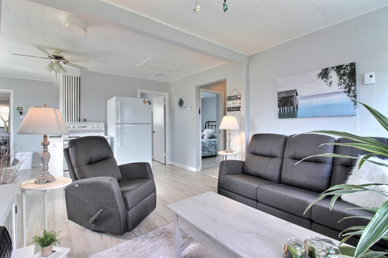 Salon — 1160, 2e Rang, Percé, G0C1G0, Percé
