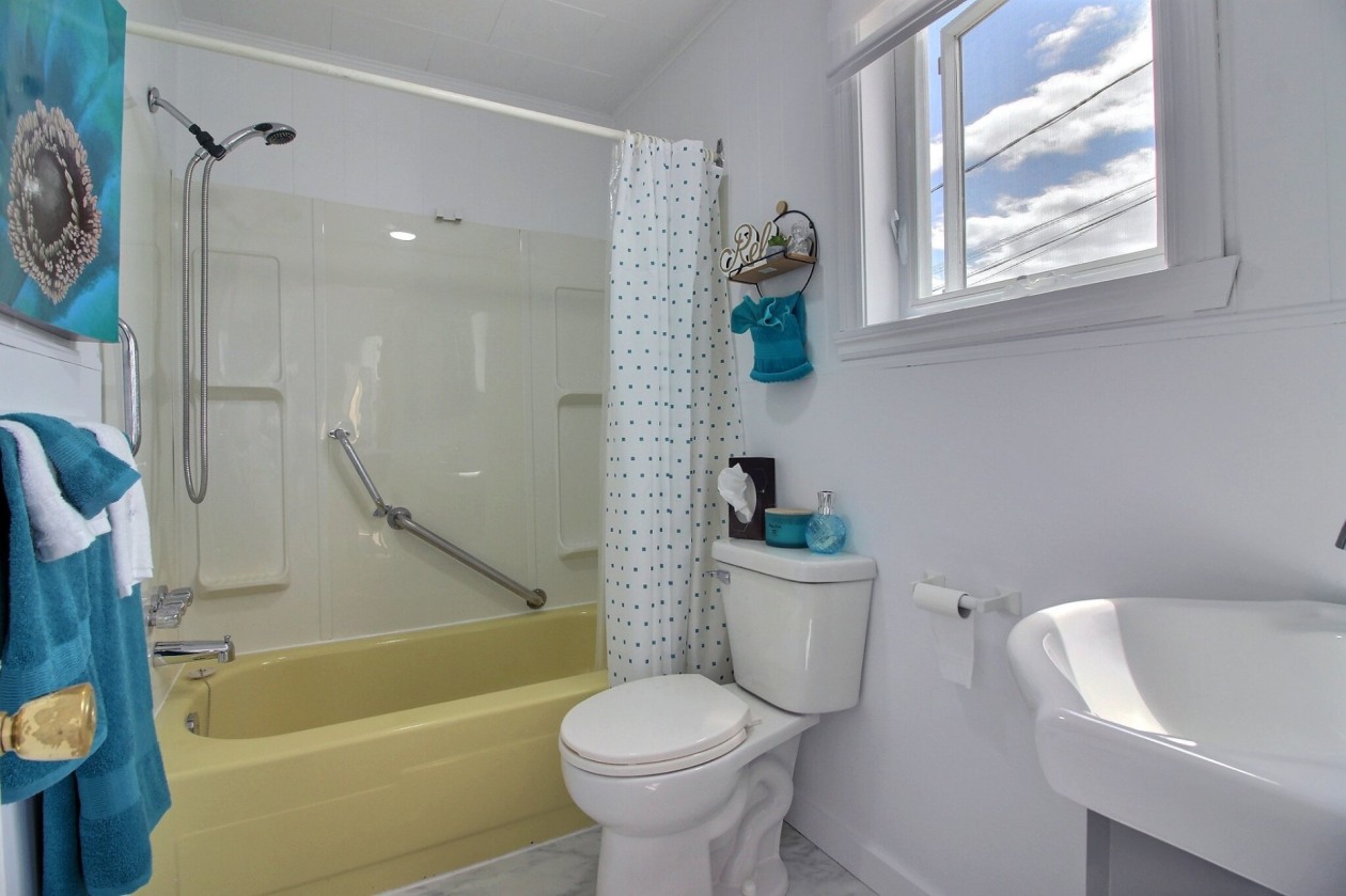 Salle de bains — 1160, 2e Rang, Percé, G0C1G0, Percé