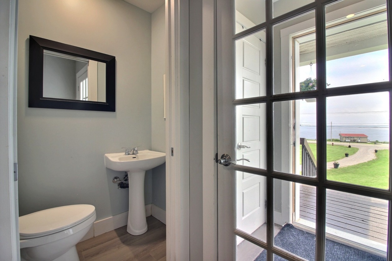 Salle d'eau — 554 Route 132 O., Percé