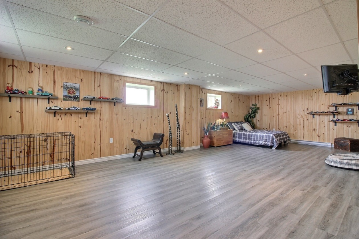 Salle familiale — 554 Route 132 O., Percé