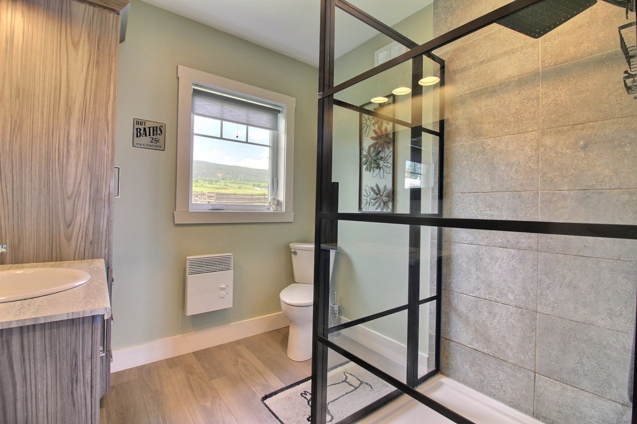 Salle de bains — 554 Route 132 O., Percé