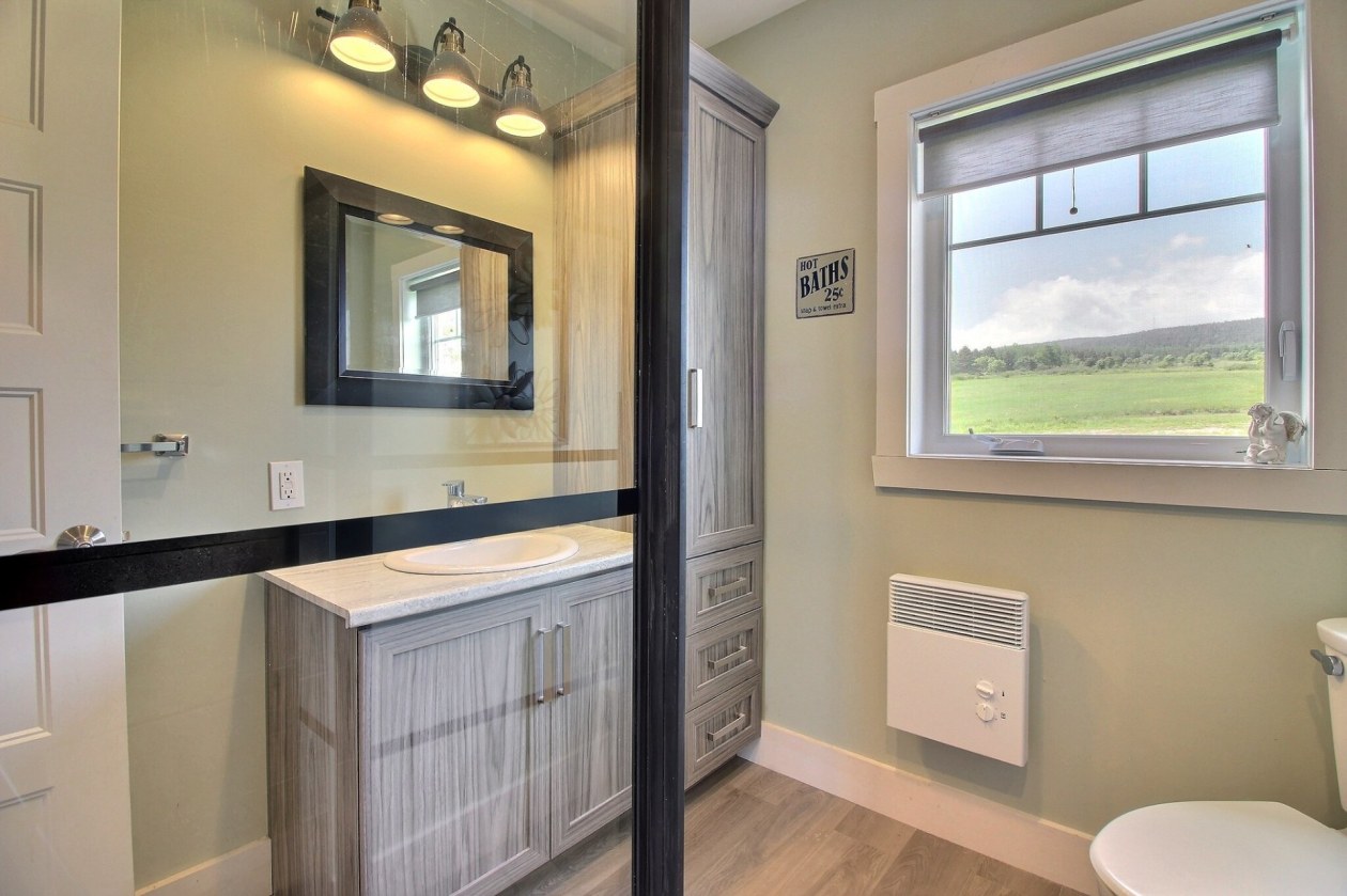 Salle de bains — 554 Route 132 O., Percé