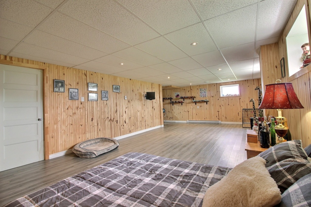 Salle familiale — 554 Route 132 O., Percé