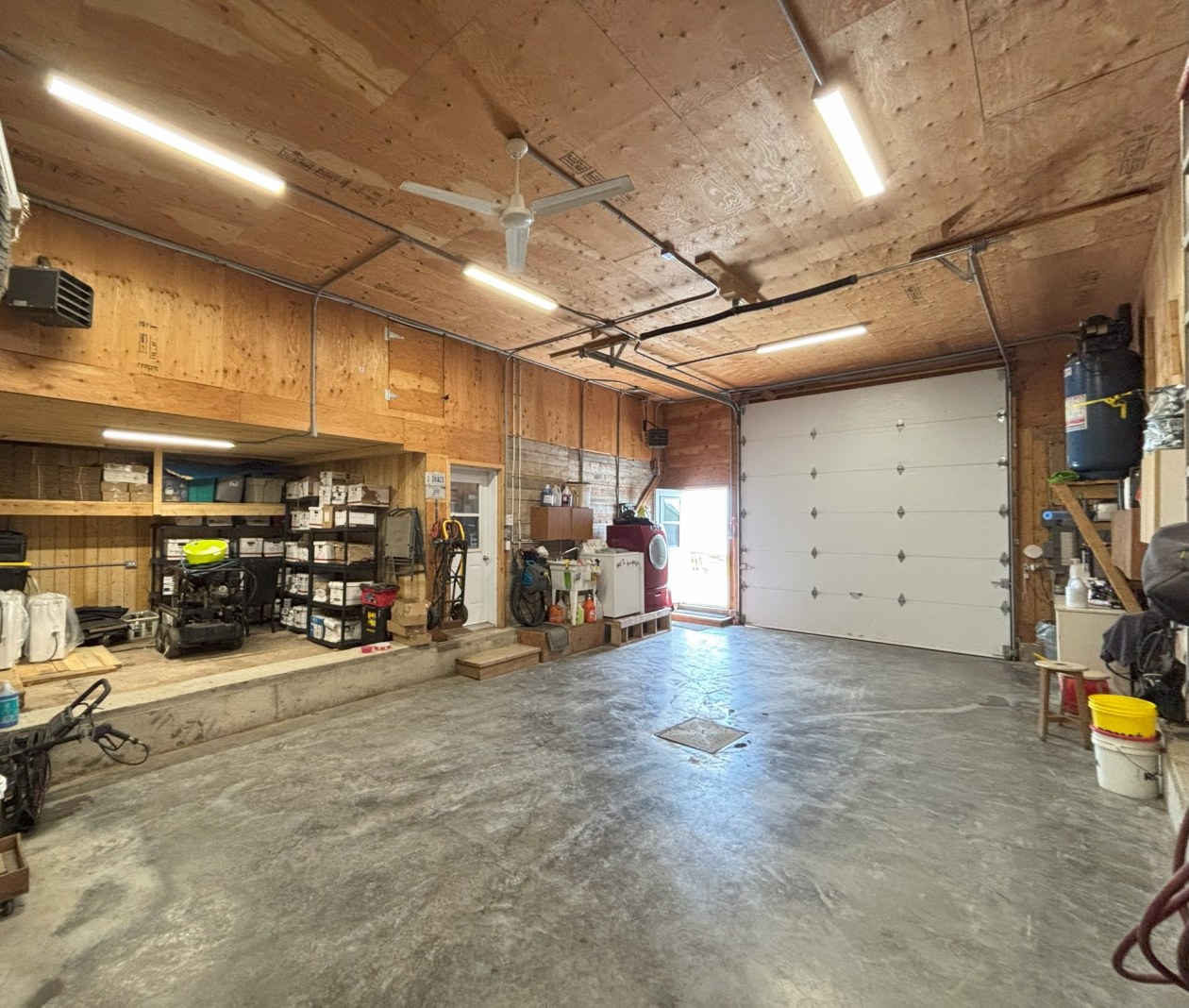 Garage — 554 Route 132 O., Percé