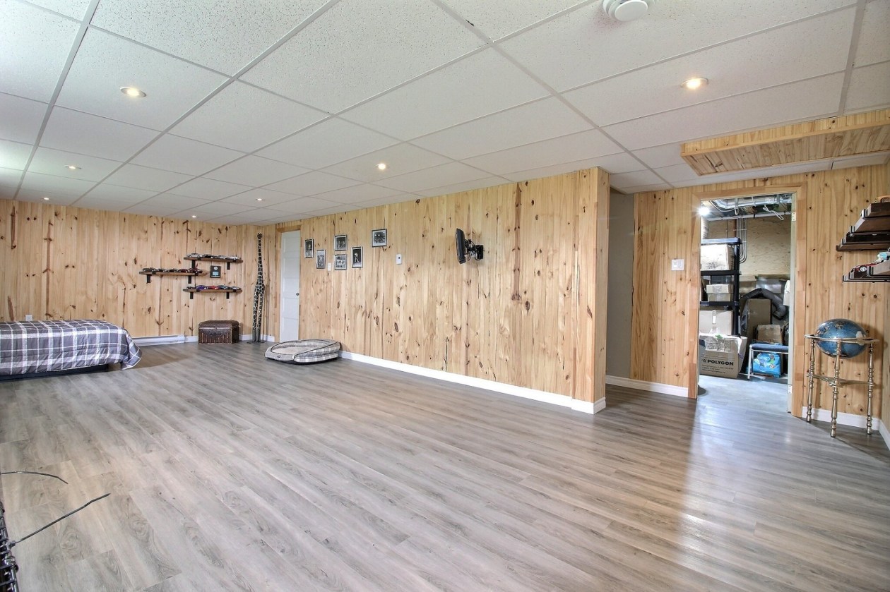 Salle familiale — 554 Route 132 O., Percé
