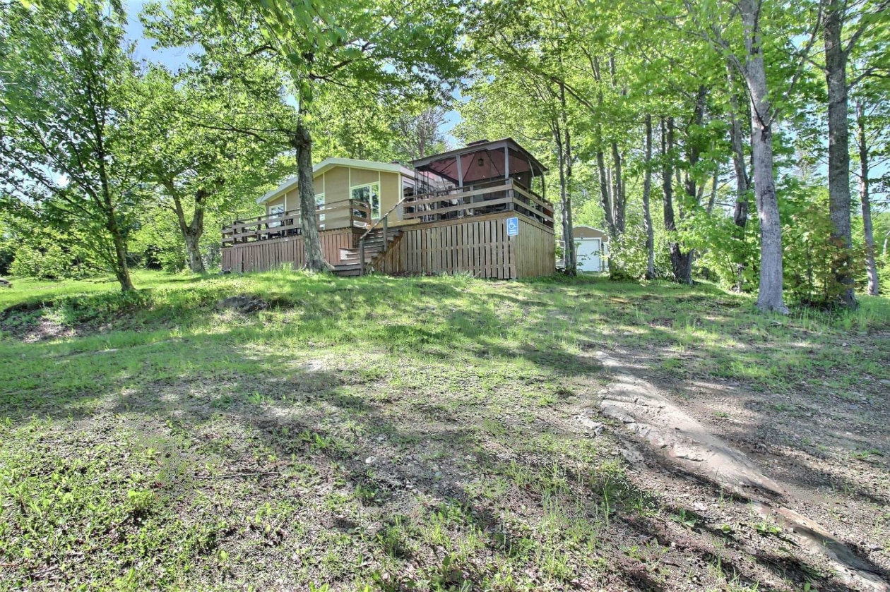 Facade — Ch. du Lac-Sept-Îles, Chandler