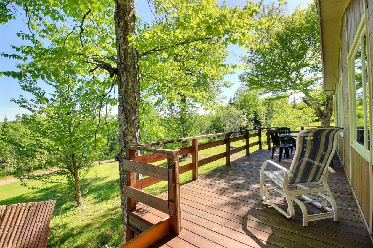 Balcony — Ch. du Lac-Sept-Îles, Chandler