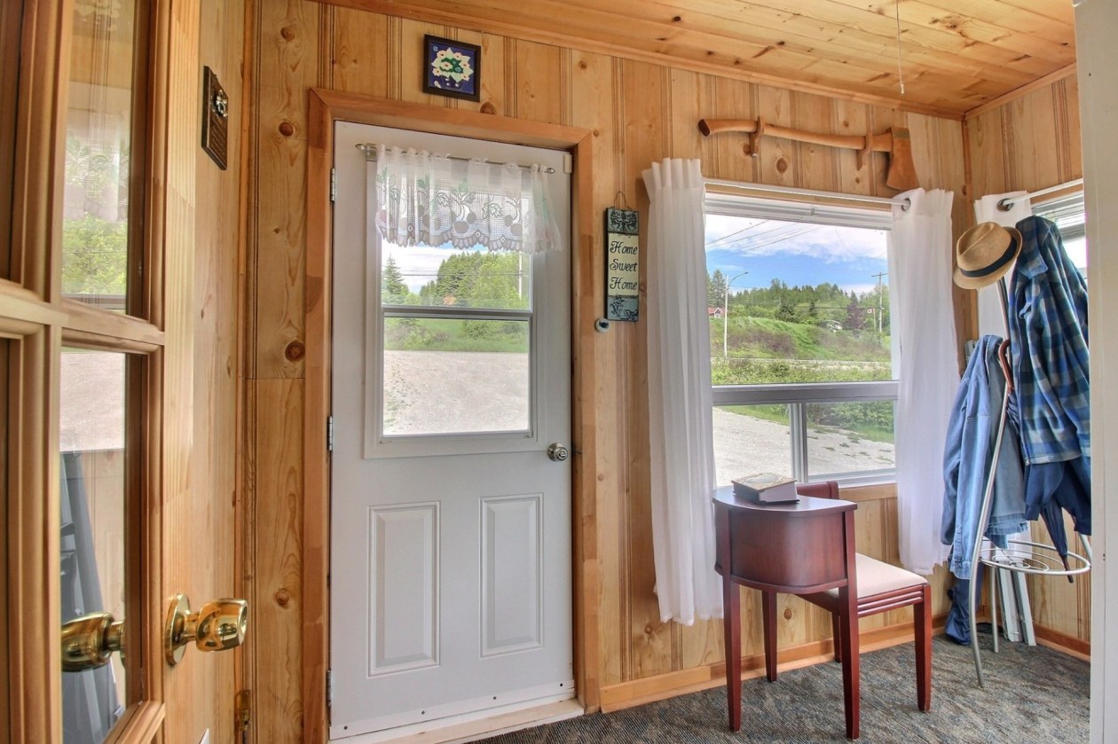 Hall d'entrée — 963 Route 132 E., Percé