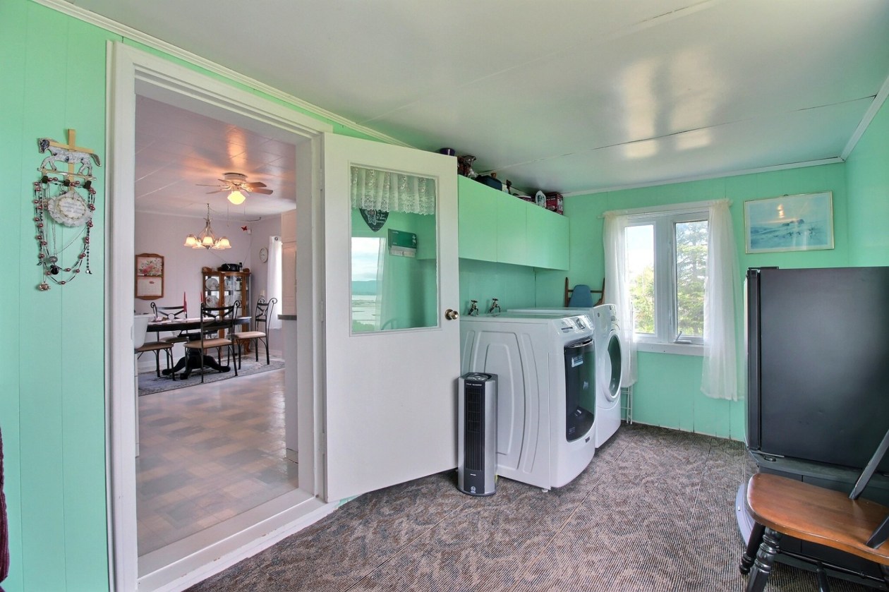 Salle de lavage — 963 Route 132 E., Percé