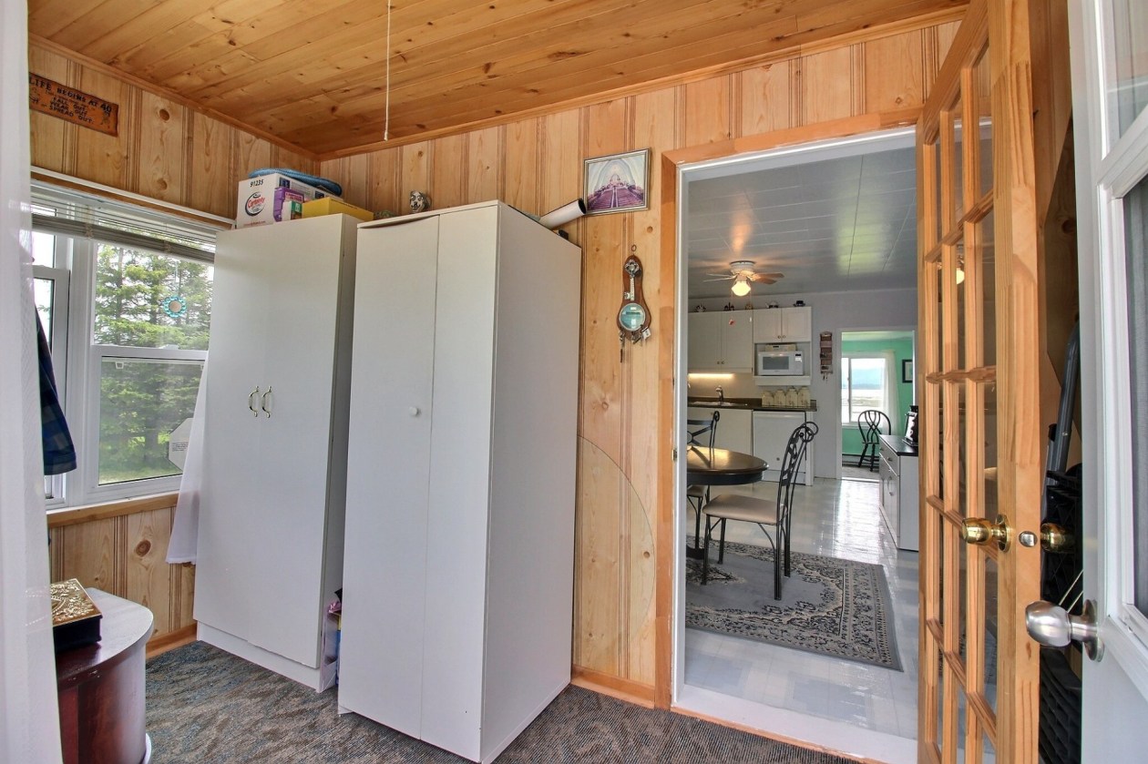 Hall d'entrée — 963 Route 132 E., Percé