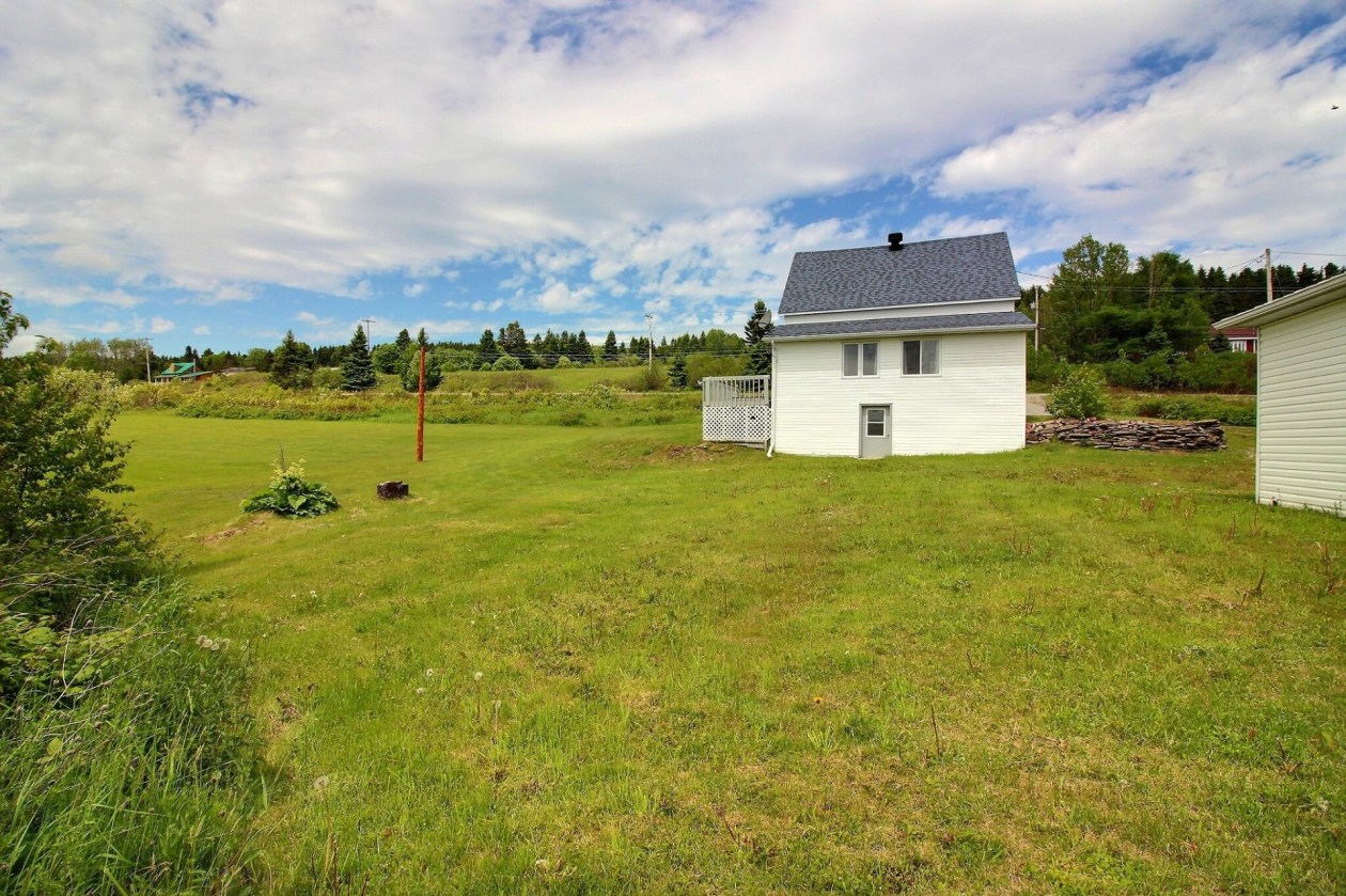 Face arrière — 963 Route 132 E., Percé