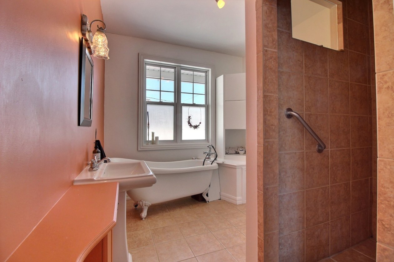 Salle de bains — 21 Rue du Cap-Barré, Percé