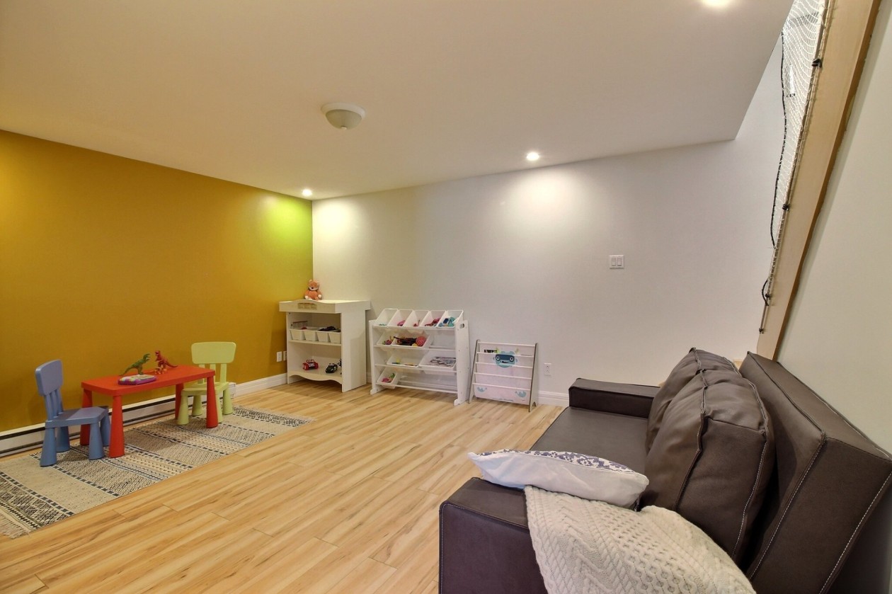 Salle familiale — 21 Rue du Cap-Barré, Percé