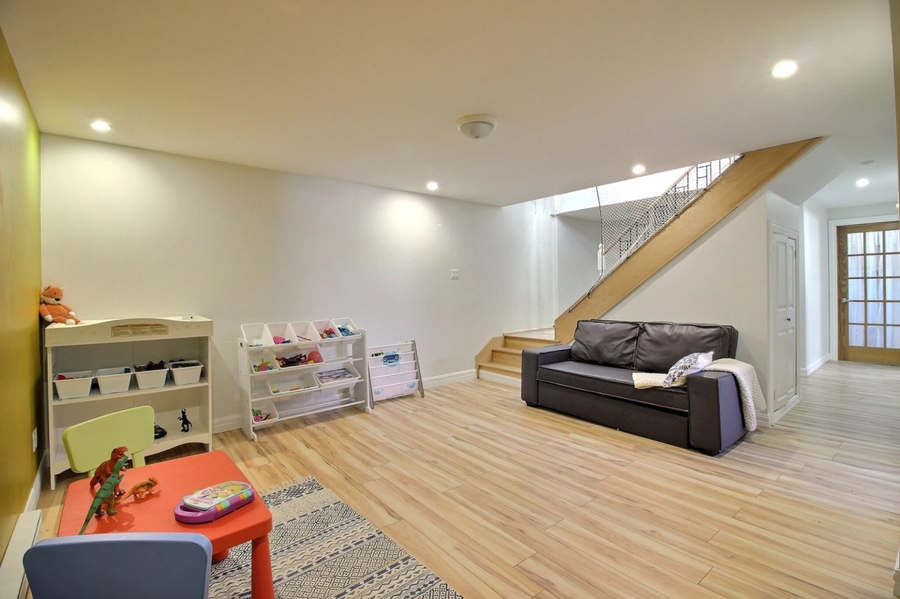 Salle familiale — 21 Rue du Cap-Barré, Percé