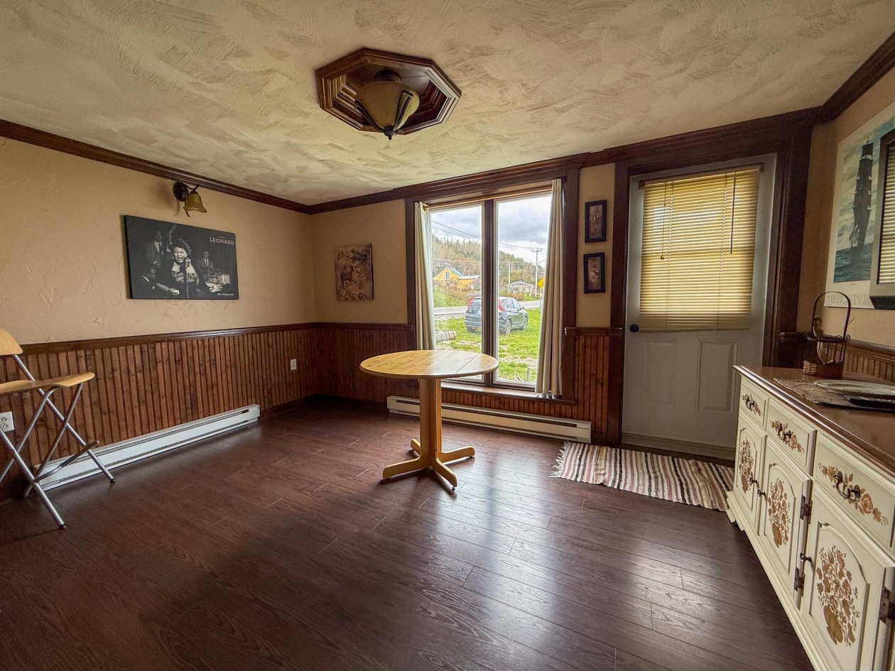 Salle familiale — 211 Route 132, Cloridorme