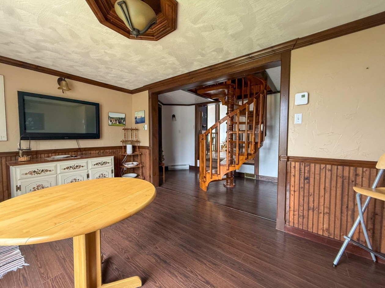 Salle familiale — 211 Route 132, Cloridorme