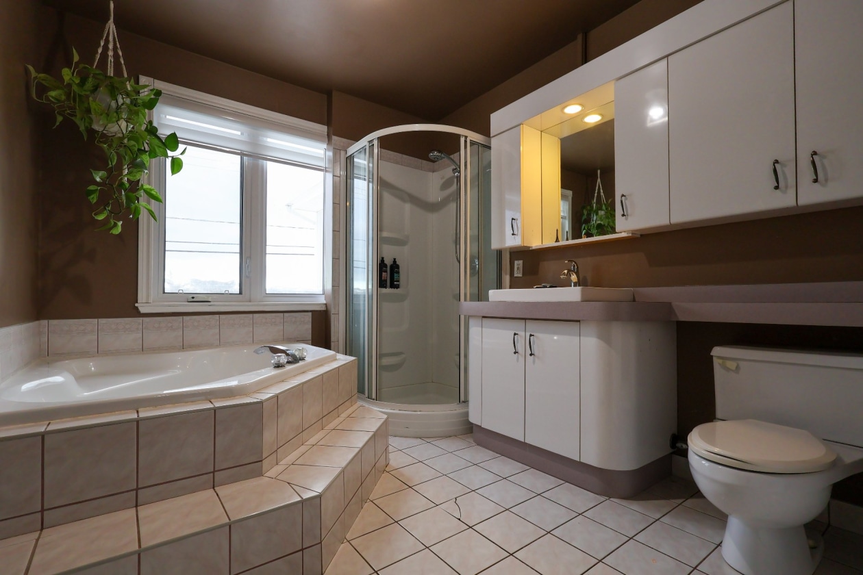 Salle de bains — 804 Route 132 O., Percé