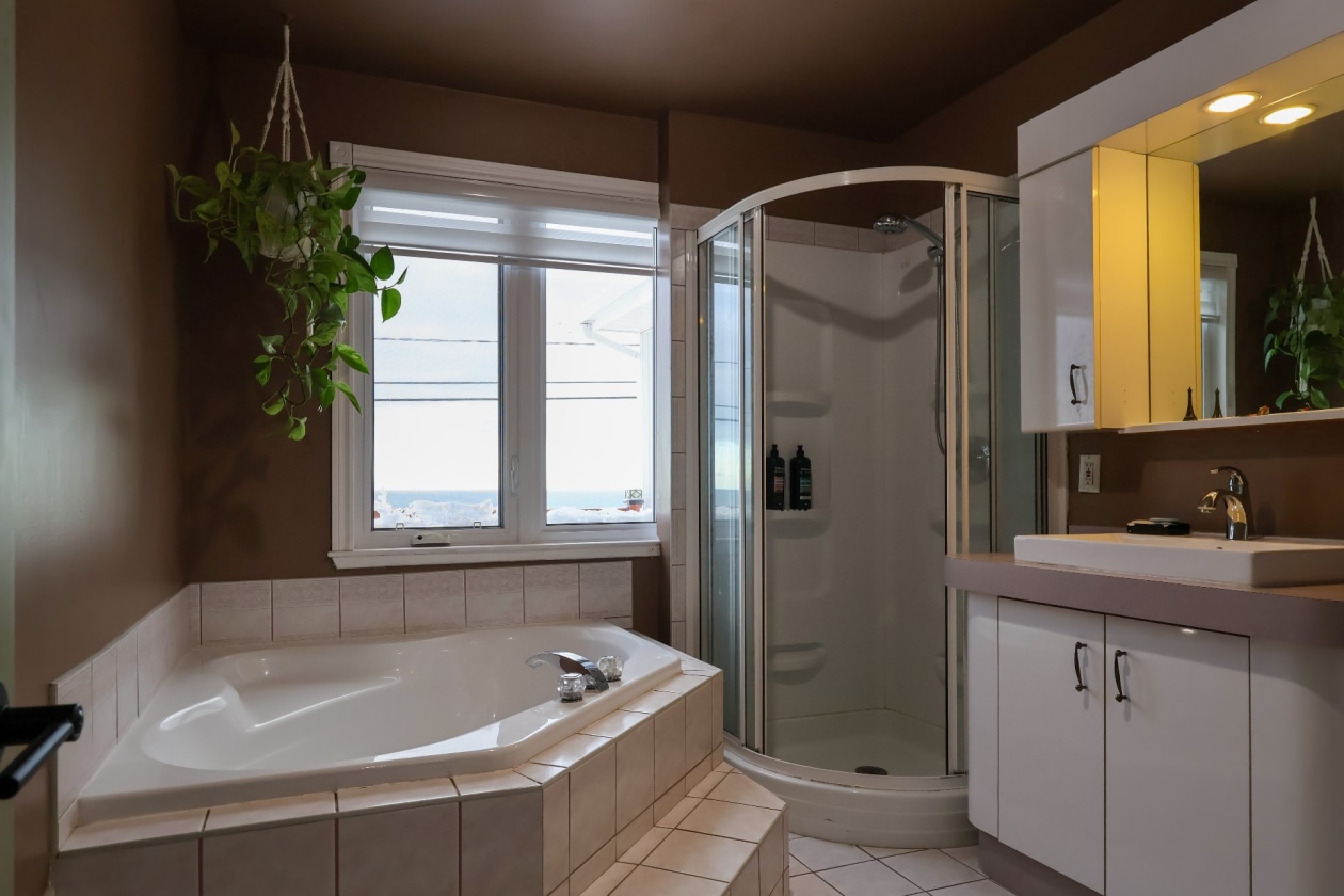 Salle de bains — 804 Route 132 O., Percé