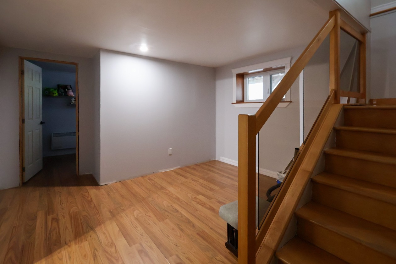 Salle familiale — 804 Route 132 O., Percé