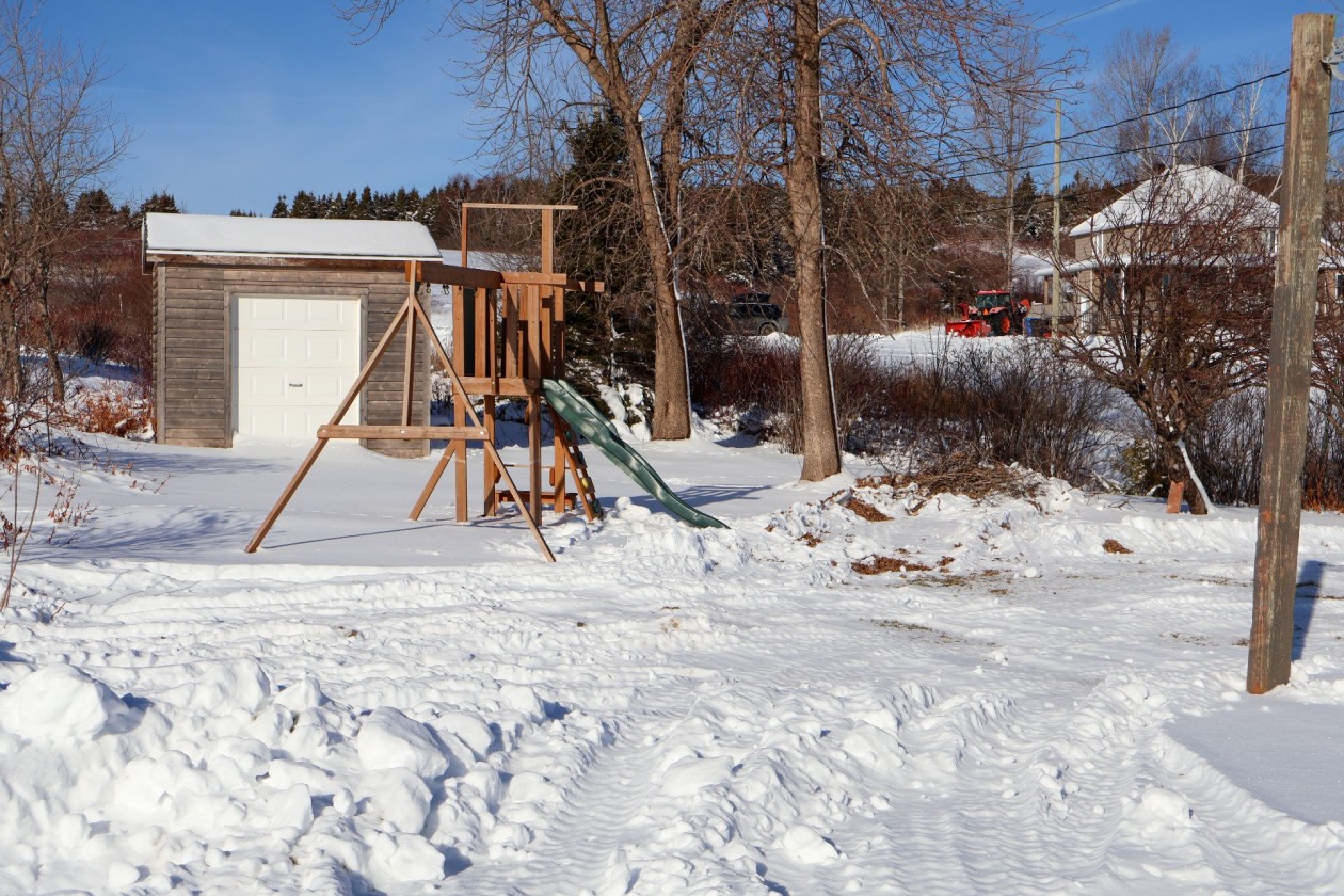Cour — 804 Route 132 O., Percé